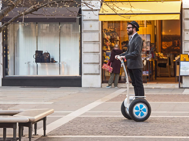 Airwheel S5 electric self-balancing scooter