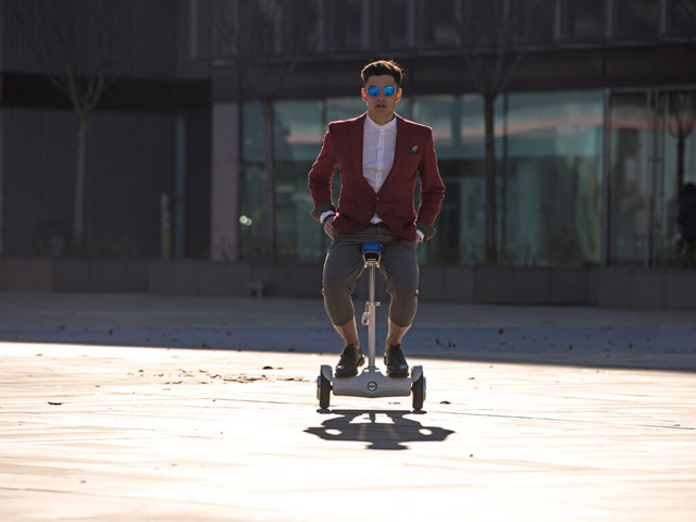 http://www.airwheel.net/scooter/Airwheel_S6_45.jpg