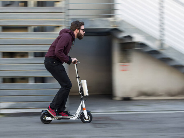 Airwheel intelligent electric scooter