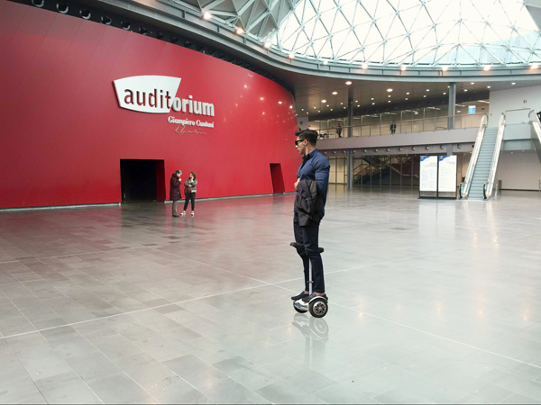 sitting-posture self-balancing scooter