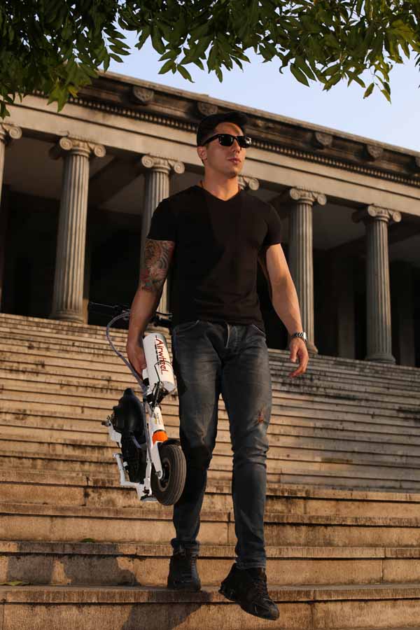 Airwheel Z3 2-wheeled electric scooter